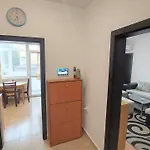 3 Apartment, Center, 1st Floor Flat, Aubg, Wifi, Pc I5 Ssd, Tablet, Androidmitvbox, 3 Led Tvs 200 Channels, Long Terrace, Self-easy-late Check-in Key Box, Before Greece Blagoevgrad
