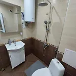 Appartement 3 Apartment, Center, 1st Floor Flat, Aubg, Wifi, Pc I5 Ssd, Tablet, Androidmitvbox, 3 Led Tvs 200 Channels, Long Terrace, Self-easy-late Check-in Key Box, Before Greece *