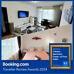 3 Apartment, Center, 1st Floor Flat, Aubg, Wifi, Pc I5 Ssd, Tablet, Androidmitvbox, 3 Led Tvs 200 Channels, Long Terrace, Self-easy-late Check-in Key Box, Before Greece