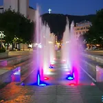 3 Apartment, Center, 1st Floor Flat, Aubg, Wifi, Pc I5 Ssd, Tablet, Androidmitvbox, 3 Led Tvs 200 Channels, Long Terrace, Self-easy-late Check-in Key Box, Before Greece شقة بلاغويفغراد