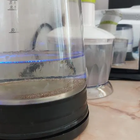 3 Apartment, Center, 1st Floor Flat, Aubg, Wifi, Pc I5 Ssd, Tablet, Androidmitvbox, 3 Led Tvs 200 Channels, Long Terrace, Self-easy-late Check-in, Before Greece דירה *