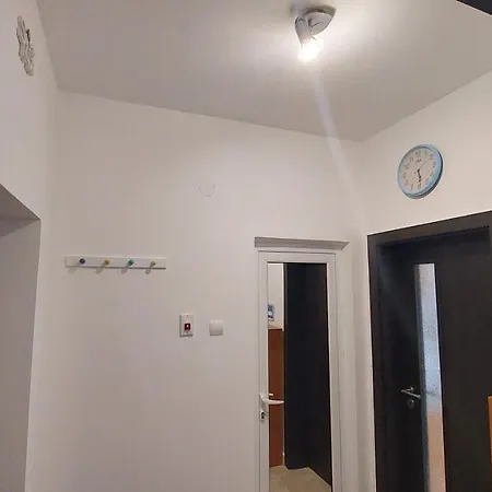 3 Apartment, Center, 1st Floor Flat, Aubg, Wifi, Pc I5 Ssd, Tablet, Androidmitvbox, 3 Led Tvs 200 Channels, Long Terrace, Self-easy-late Check-in, Before Greece דירה