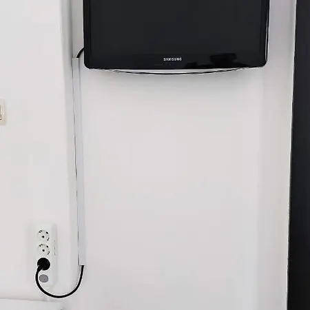 3 Apartment, Center, 1st Floor Flat, Aubg, Wifi, Pc I5 Ssd, Tablet, Androidmitvbox, 3 Led Tvs 200 Channels, Long Terrace, Self-easy-late Check-in Key Box, Before Greece 公寓 *