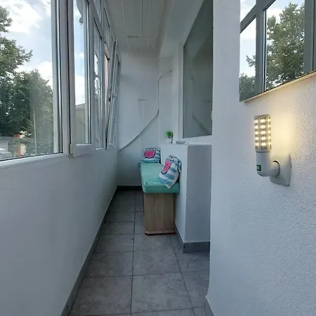 3 Apartment, Center, 1st Floor Flat, Aubg, Wifi, Pc I5 Ssd, Tablet, Androidmitvbox, 3 Led Tvs 200 Channels, Long Terrace, Self-easy-late Check-in, Before Greece
