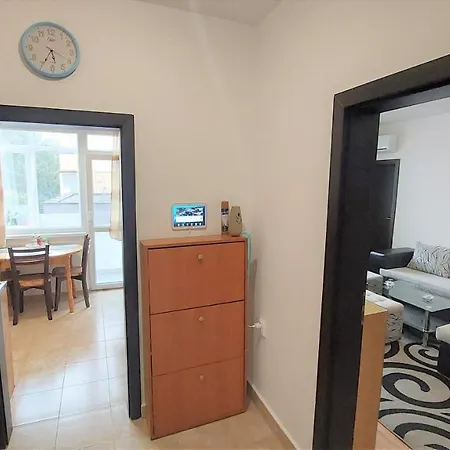 3 Apartment, Center, 1st Floor Flat, Aubg, Wifi, Pc I5 Ssd, Tablet, Androidmitvbox, 3 Led Tvs 200 Channels, Long Terrace, Self-easy-late Check-in Key Box, Before Greece Blagoewgrad
