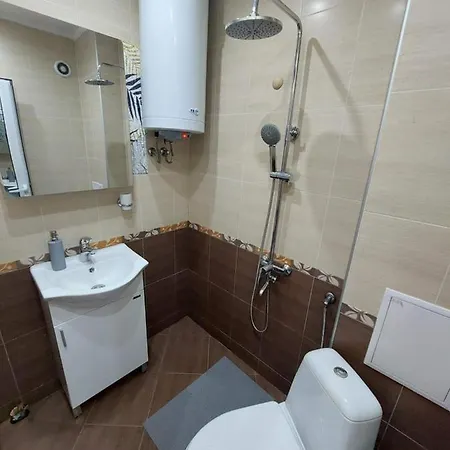 Apartment Center Terrace Apartment: Tech-equipped Comfort With Free Parking *