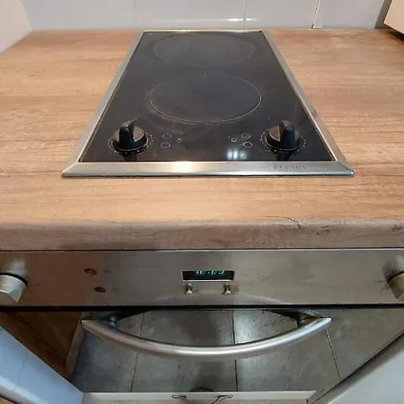 3 Apartment, Center, 1st Floor Flat, Aubg, Wifi, Pc I5 Ssd, Tablet, Androidmitvbox, 3 Led Tvs 200 Channels, Long Terrace, Self-easy-late Check-in, Before Greece * בלאגובגראד