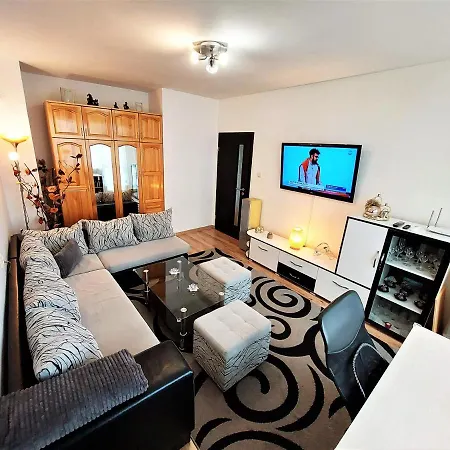 3 Apartment, Center, 1st Floor Flat, Aubg, Wifi, Pc I5 Ssd, Tablet, Androidmitvbox, 3 Led Tvs 200 Channels, Long Terrace, Self-easy-late Check-in Key Box, Before Greece * Blagoewgrad
