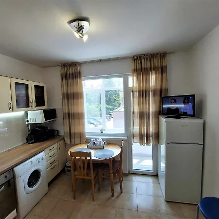 3 Apartment, Center, 1st Floor Flat, Aubg, Wifi, Pc I5 Ssd, Tablet, Androidmitvbox, 3 Led Tvs 200 Channels, Long Terrace, Self-easy-late Check-in Key Box, Before Greece Apartment