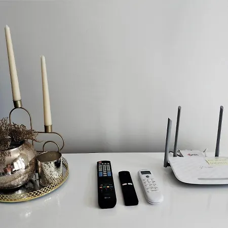 Center Terrace Apartment: Tech-equipped Comfort With Free Parking