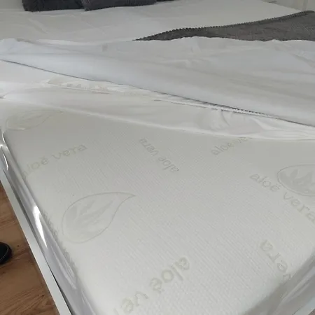 3 Apartment, Center, 1st Floor Flat, Aubg, Wifi, Pc I5 Ssd, Tablet, Androidmitvbox, 3 Led Tvs 200 Channels, Long Terrace, Self-easy-late Check-in Key Box, Before Greece