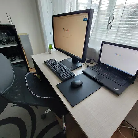 3 Apartment, Center, 1st Floor Flat, Aubg, Wifi, Pc I5 Ssd, Tablet, Androidmitvbox, 3 Led Tvs 200 Channels, Long Terrace, Self-easy-late Check-in, Before Greece * בלאגובגראד