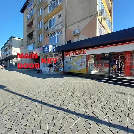 Appartement 3 Apartment, Center, 1st Floor Flat, Aubg, Wifi, Pc I5 Ssd, Tablet, Androidmitvbox, 3 Led Tvs 200 Channels, Long Terrace, Self-easy-late Check-in Key Box, Before Greece Blagoevgrad