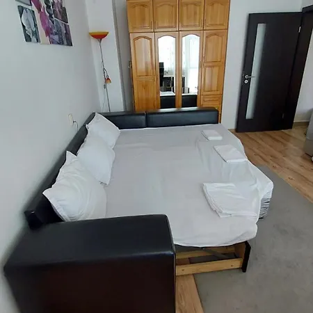 Apartment Center Terrace Apartment: Tech-equipped Comfort With Free Parking