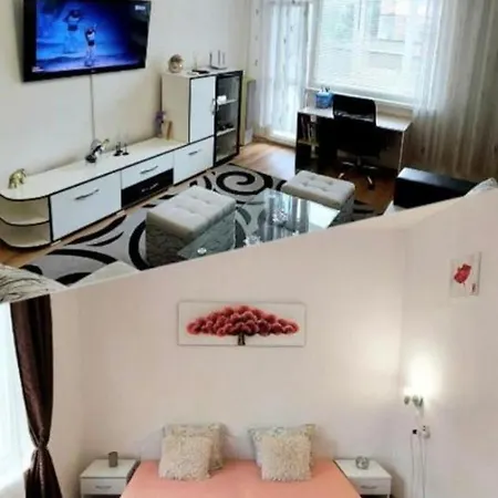 3 Apartment, Center, 1st Floor, Aubg, Free Parking, Pc I5 Ssd, 3 Led Tvs 200 Channels, Wifi, Terrace, Easy-late Check-in, Before Greece *