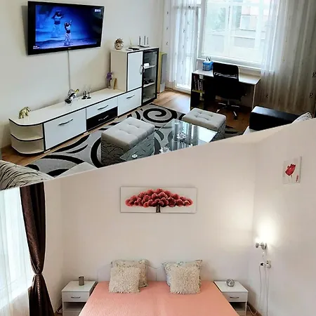 3 Apartment, Center, 1st Floor Flat, Aubg, Wifi, Pc I5 Ssd, Tablet, Androidmitvbox, 3 Led Tvs 200 Channels, Long Terrace, Self-easy-late Check-in Key Box, Before Greece Apartment Blagoewgrad