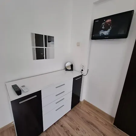 3 Apartment, Center, 1st Floor, Aubg, Free Parking, Pc I5 Ssd, 3 Led Tvs 200 Channels, Wifi, Terrace, Easy-late Check-in, Before Greece Daire Yukarı Cuma