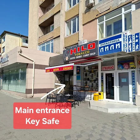 3 Apartment, Center, 1st Floor Flat, Aubg, Wifi, Pc I5 Ssd, Tablet, Androidmitvbox, 3 Led Tvs 200 Channels, Long Terrace, Self-easy-late Check-in Key Box, Before Greece بلاغويفغراد