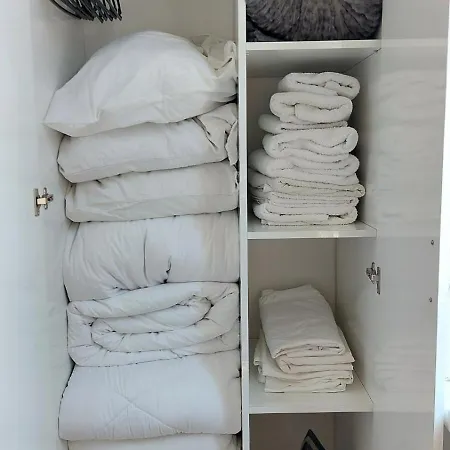 3 Apartment, Center, 1st Floor Flat, Aubg, Wifi, Pc I5 Ssd, Tablet, Androidmitvbox, 3 Led Tvs 200 Channels, Long Terrace, Self-easy-late Check-in Key Box, Before Greece