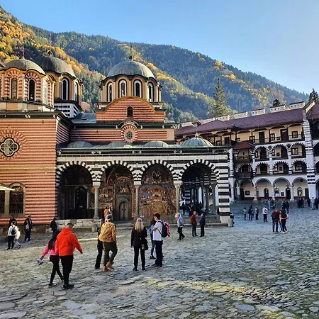 3 Apartment, Center, 1st Floor Flat, Aubg, Wifi, Pc I5 Ssd, Tablet, Androidmitvbox, 3 Led Tvs 200 Channels, Long Terrace, Self-easy-late Check-in, Before Greece *