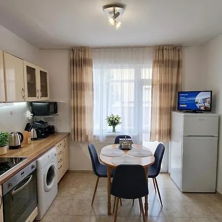 3-room Apartment, Center, 1st Floor Flat, Aubg, Wifi, Pc I5 Ssd, Tablet, Androidmitvbox, 3 Led Tvs 200 Channels, Long Terrace, Self-easy-late Check-in Key Box, Before Greece Апартаменты *