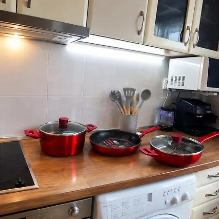 3-room Apartment, Center, 1st Floor Flat, Aubg, Wifi, Pc I5 Ssd, Tablet, Androidmitvbox, 3 Led Tvs 200 Channels, Long Terrace, Self-easy-late Check-in Key Box, Before Greece Апартаменты Благоэвгард