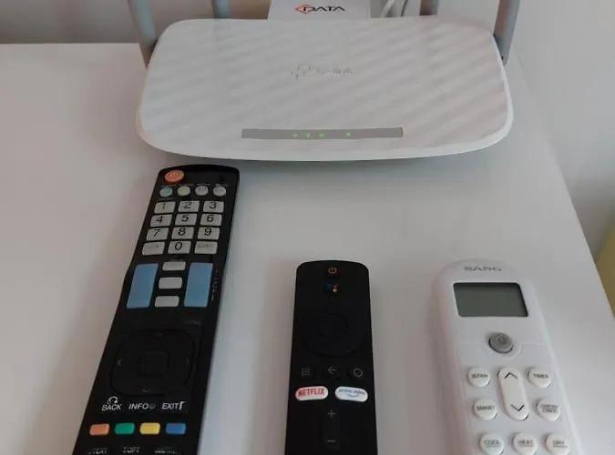 3 Apartment, Center, 1st Floor Flat, Aubg, Wifi, Pc I5 Ssd, Tablet, Androidmitvbox, 3 Led Tvs 200 Channels, Long Terrace, Self-easy-late Check-in, Before Greece