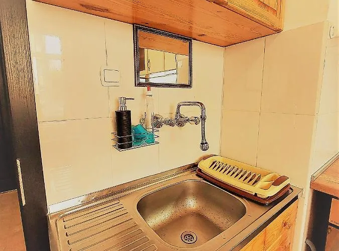 3 Apartment, Center, 1st Floor Flat, Aubg, Wifi, Pc I5 Ssd, Tablet, Androidmitvbox, 3 Led Tvs 200 Channels, Long Terrace, Self-easy-late Check-in, Before Greece