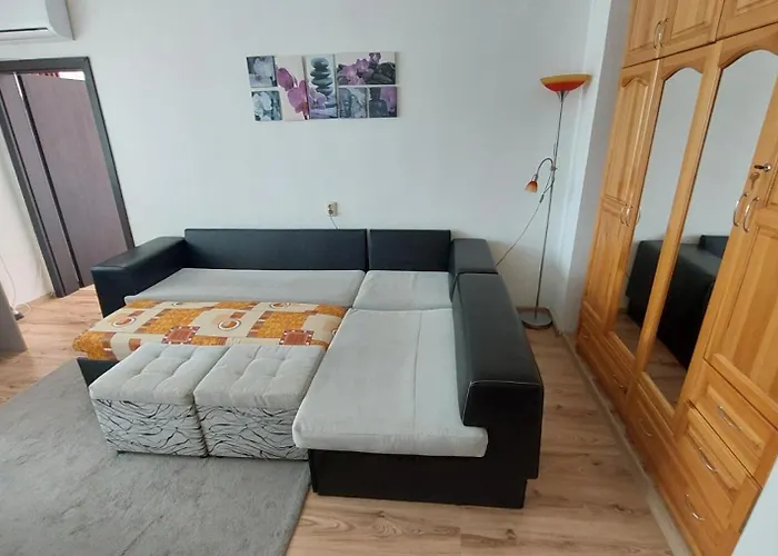 3 Apartment, Center, 1st Floor Flat, Aubg, Wifi, Pc I5 Ssd, Tablet, Androidmitvbox, 3 Led Tvs 200 Channels, Long Terrace, Self-easy-late Check-in, Before Greece * ブラゴエヴグラト