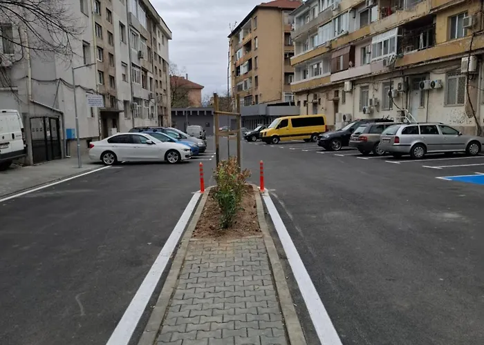 3 Apartment, Center, 1st Floor Flat, Aubg, Wifi, Pc I5 Ssd, Tablet, Androidmitvbox, 3 Led Tvs 200 Channels, Long Terrace, Self-easy-late Check-in, Before Greece