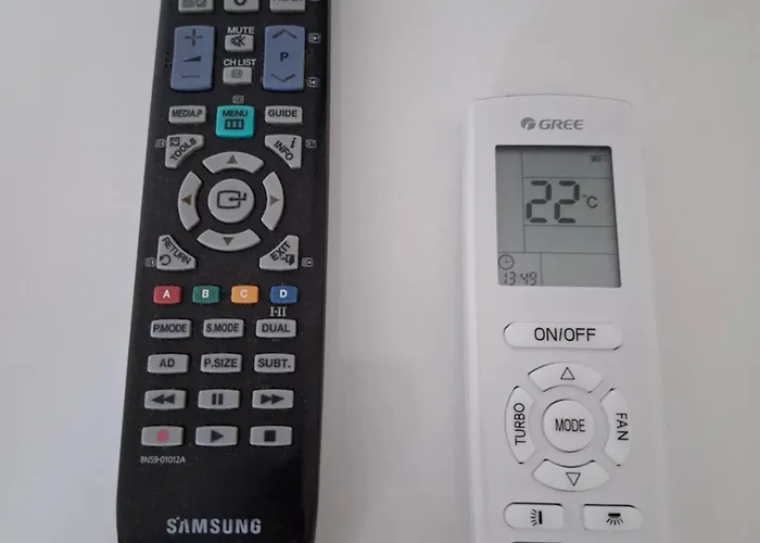 アパート 3 Apartment, Center, 1st Floor Flat, Aubg, Wifi, Pc I5 Ssd, Tablet, Androidmitvbox, 3 Led Tvs 200 Channels, Long Terrace, Self-easy-late Check-in, Before Greece