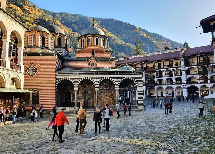 3 Apartment, Center, 1st Floor Flat, Aubg, Wifi, Pc I5 Ssd, Tablet, Androidmitvbox, 3 Led Tvs 200 Channels, Long Terrace, Self-easy-late Check-in, Before Greece *